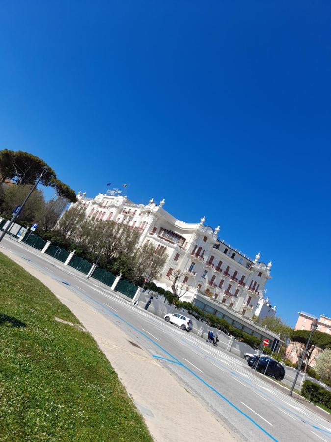 Appartamento Vista Mare Viserbella, Vicissimo Alla Fiera Ріміні Екстер'єр фото
