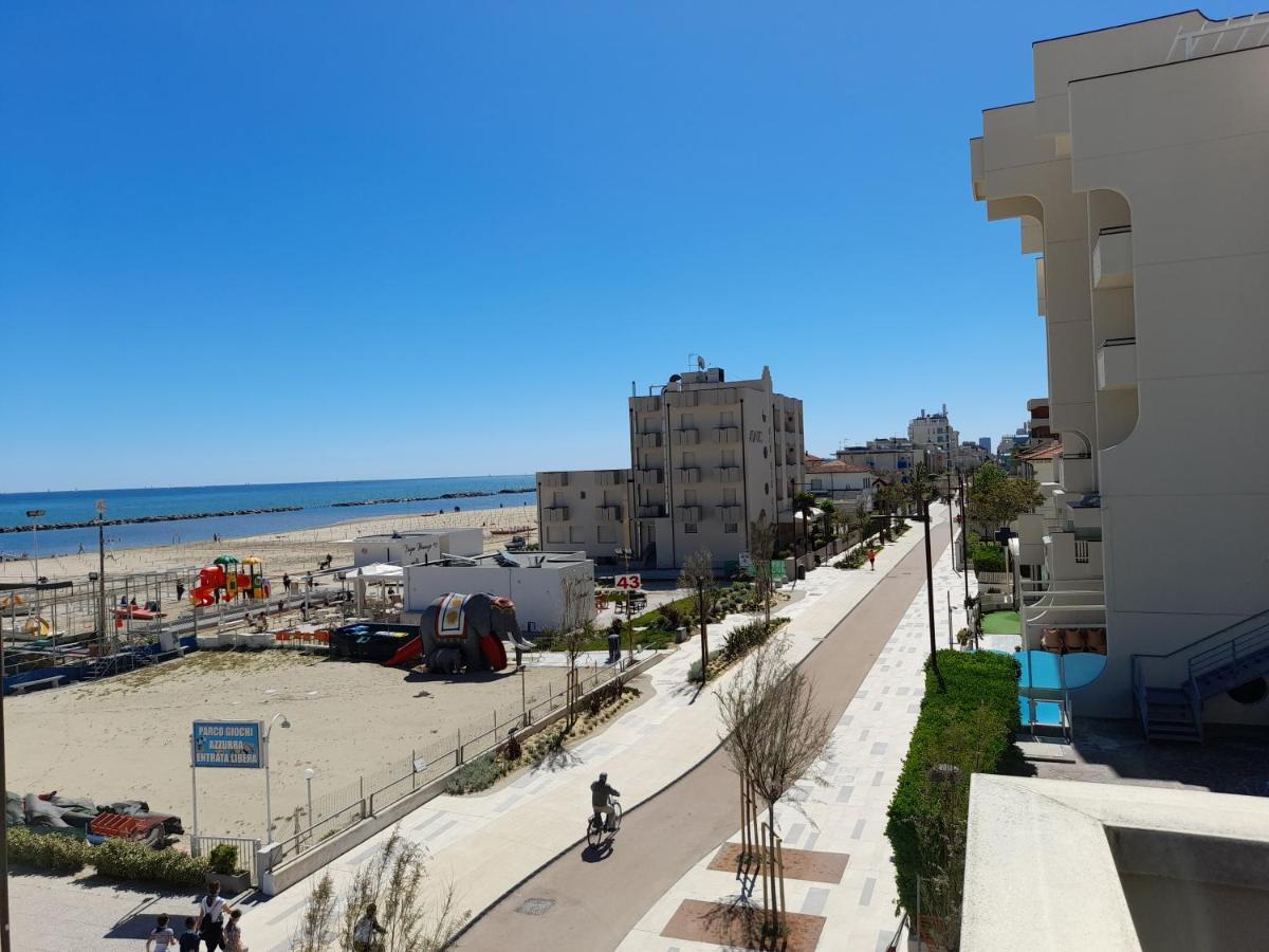 Appartamento Vista Mare Viserbella, Vicissimo Alla Fiera Ріміні Екстер'єр фото